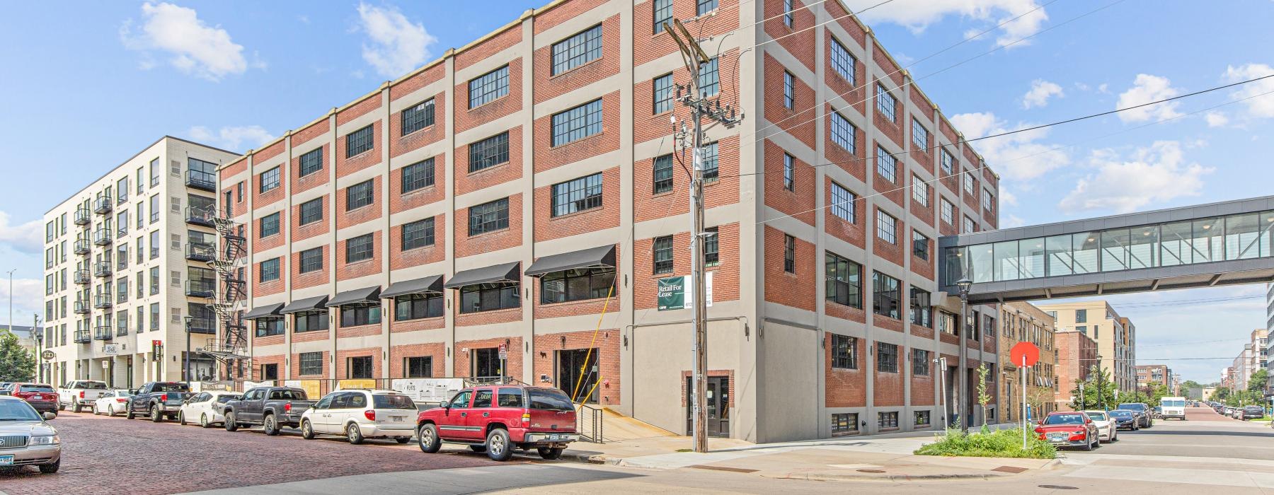 a large building with cars parked in front of it