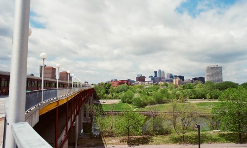 Historic Minneapolis apartment rentals skyline and historic buildings